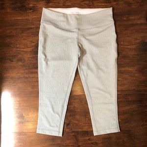 NWOT Grey  Micro-Chevron Print Crop Leggings